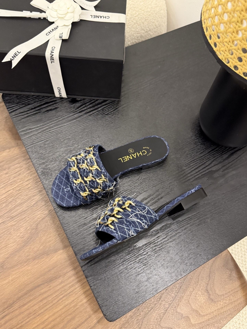 Ch**el slippers